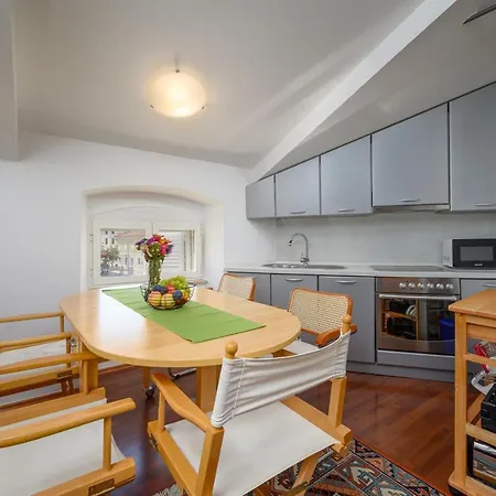 Apartment Trg